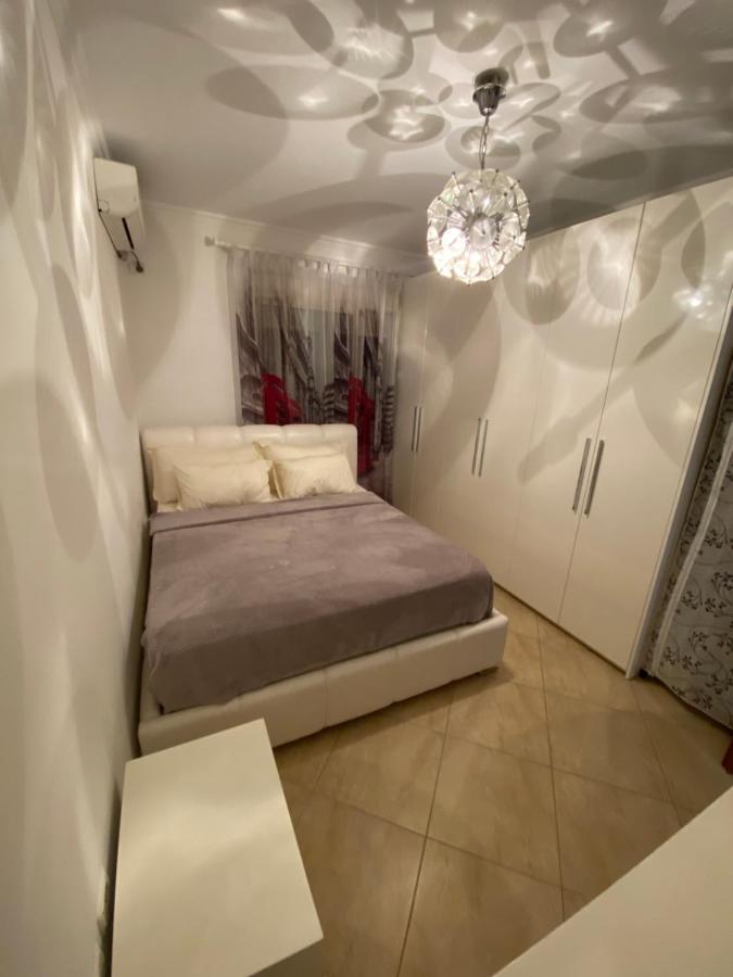 Chlo Apartment 3 Tirana Eksteriør billede