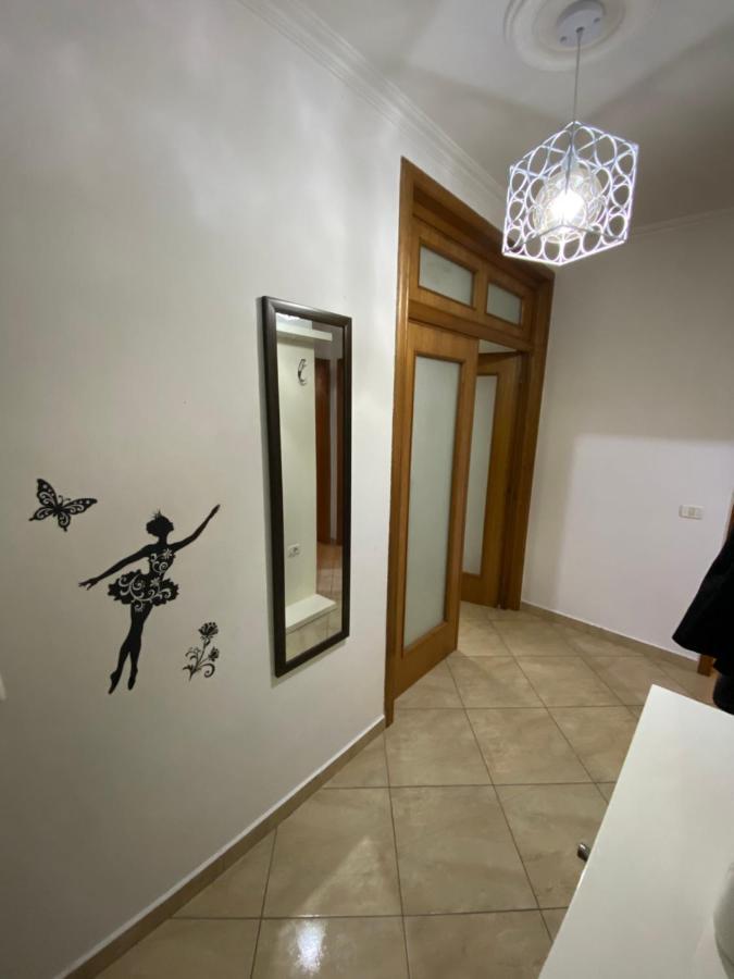 Chlo Apartment 3 Tirana Eksteriør billede